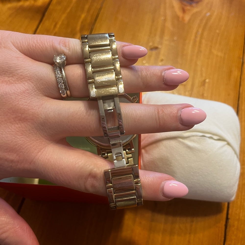 Kate Spade ♠️ Watch - Picture 2 of 5